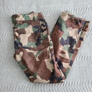 Women's camo 686 skinny snowboard pants, size small